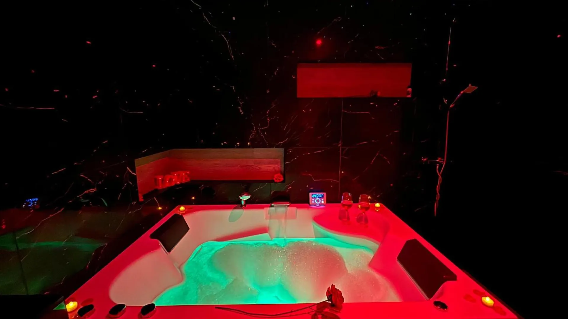 Loveroom - Spicy Love - Situee Entre Nice Et Cannes, Alpes Maritimes France