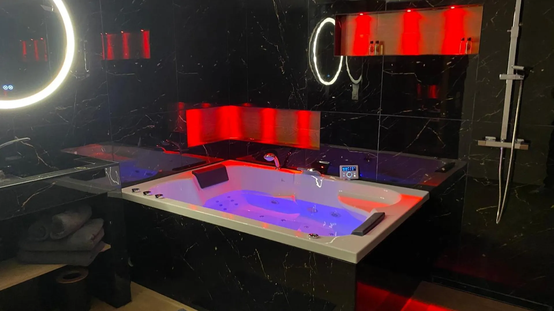 Loveroom - Spicy Love - Situee Entre Nice Et Cannes, Alpes Maritimes 0*, וילנב-לובה